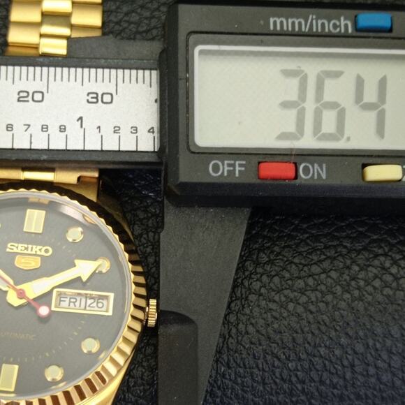 Vintage 1981 Seiko Automatic Mens Gold Watch W/daydate & Black accents - Picture 7 of 10